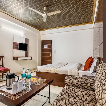 Hotel Nice Palace Delhi  Exterior foto